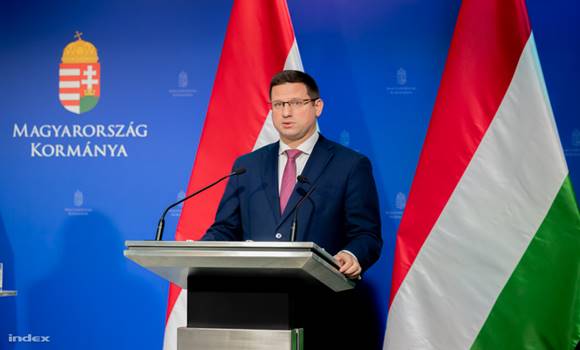 Gulyás Gergely bejelentése – Döntött a kormány az óraátállításról, így változik 2025 márciusában!